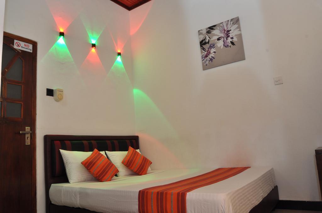 Guest Ryan Hotel Katunayaka Habitación foto