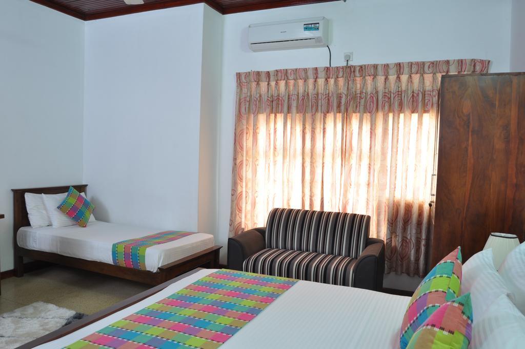Guest Ryan Hotel Katunayaka Habitación foto